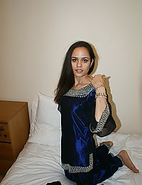 jasmine in sexy blue indian outfits after party changing